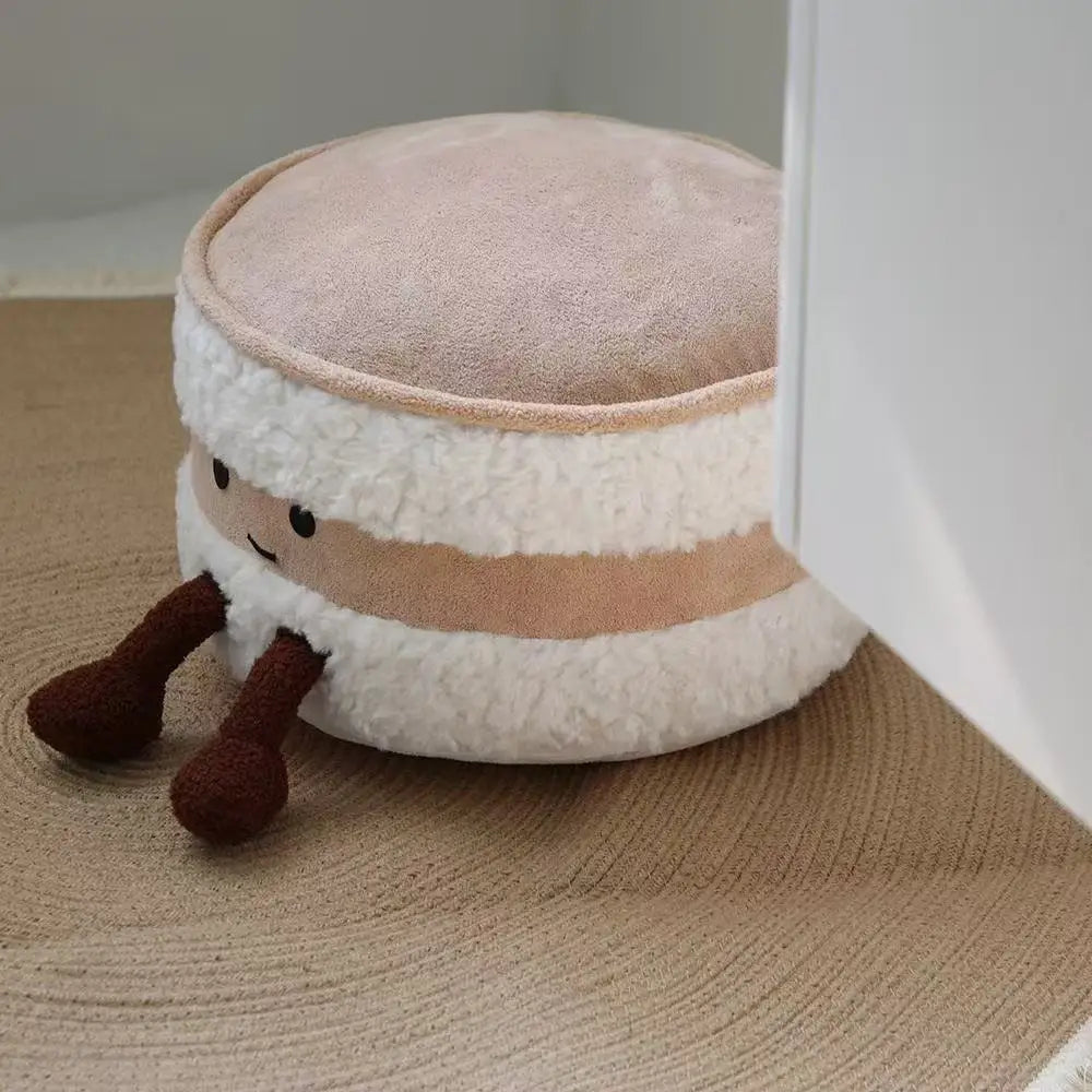 Cute bread, sitting on a pedestal, living room, tatami, futon, removable and washable footstool, shoe changing stool