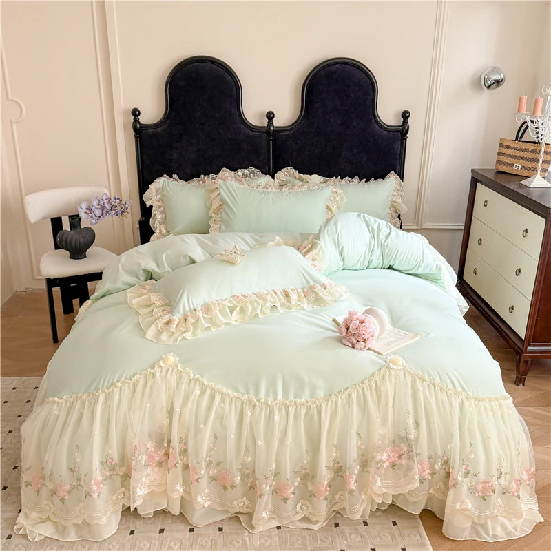 4Pcs Princess Wedding Bedding Set Korean Style Lace Flowers Embroidery Duvet Cover Bed Sheet/Fitted Sheet/Bed Skirt Pillowcases