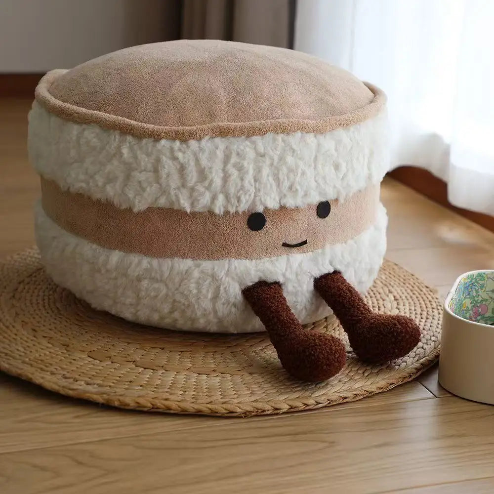 Cute bread, sitting on a pedestal, living room, tatami, futon, removable and washable footstool, shoe changing stool